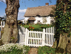Larkin Estate Details: Banshee Point Lighthouse Keeper's Cottage