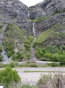 Bridal Veil Falls, Utah. Click on image to view larger size in a new window.